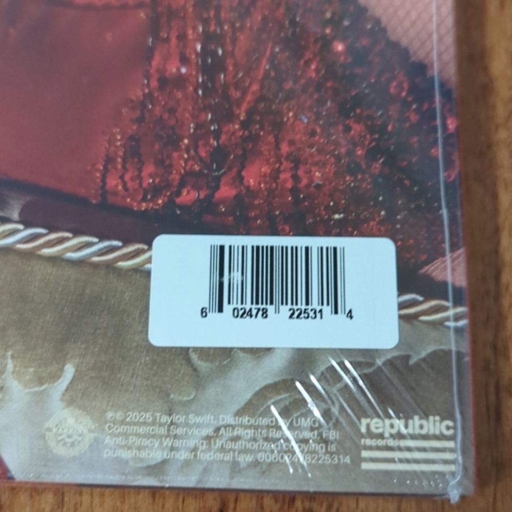 Taylor Swift Life of a Showgirl Tiny Bubbles: Champagne Red Lipstick Brand New - Picture 5 of 11